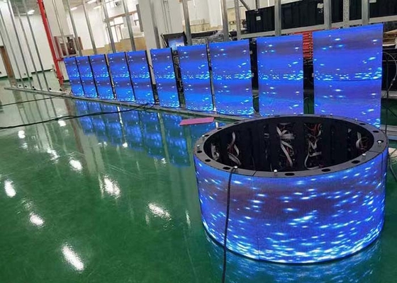 L'ANNONCE d'intérieur d'UHD P1.538 a courbé l'affichage à LED mol avec l'intense luminosité
