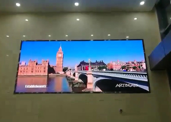 La haute définition a fixé le mur mené polychrome d'intérieur d'affichage sans couture
