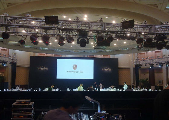 Le RVB affichage mené par HD du moulage mécanique sous pression P2.5 d'intérieur pour le fond d'étape, 2 ans de garantie